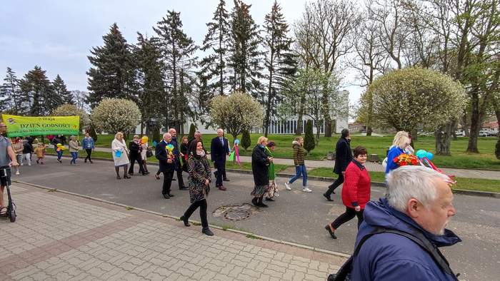 Pokaż zdjęcie: Dzień Godności Osób z Niepełnosprawnością Intelektualną - Kolorowy korowód