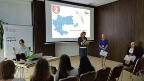 Pokaż zdjęcie: Oficjalne otwarcie konferencji "Rynek pracy bez barier" przez Dorotę Niemiec - dyrektor Urzędu Pracy Powiatu Krakowskiego