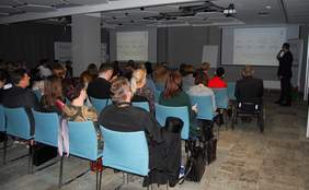 Pokaż zdjęcie: Uczestnicy IV Małopolskiej Konferencji "Międzyinstytucjonalna współpraca w obszarze wsparcia osób z niepełnosprawnością"