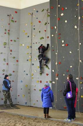 Wspinaczka na sztucznej ściance