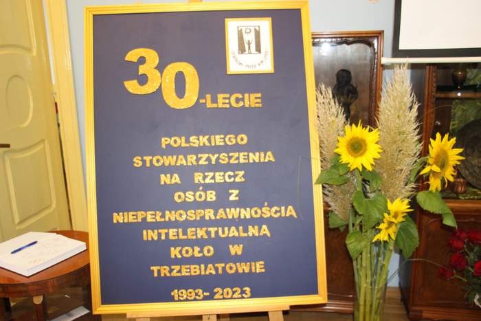 Pokaż zdjęcie: Tablica pamiątkowa