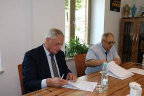 Pokaż zdjęcie: Aleksander Gappa – Starosta Człuchowski (z lewej), Marian Pastucha – Wicestarosta Człuchowski