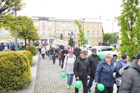 Pokaż zdjęcie: uczestnicy marszu w Zgierzu  w ramach obchodów Dnia Godności