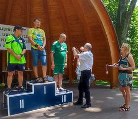 Pokaż zdjęcie: Dekoracja zwycięzców