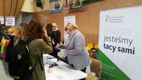 Stoisko Kujawsko-Pomorskiego Oddziału PFRON na X Targach Edukacyjnych i Pracy w Świeciu