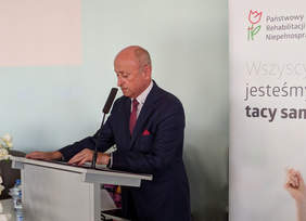 Pokaż zdjęcie: Przemawia Dyrektor Oddziału ZUS w Szczecinie dr Zbigniew Zalewski