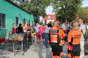 Pokaż zdjęcie: 20-lecie ŚDS w Rajkowach - Happening - katering i służba zdrowia