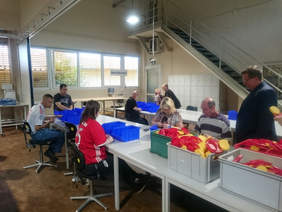 Pokaż zdjęcie: montaż elementów w warsztacie 