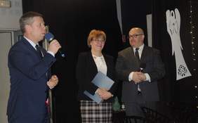 Pokaż zdjęcie: Otwarcie koncertu "Kolędujmy z Aniołami"