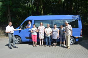 Nowy autobus  dla podopiecznych  Stowarzyszenia Przyjaciół Chorych „Nadzieja” z Namysłowa