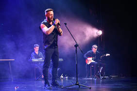 Zespół muzyczny na scenie