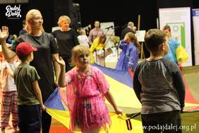Pokaż zdjęcie: Uczestnicy XV Międzynarodowego Dnia Osób Niepełnosprawnych w Koninie