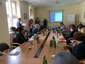 Pokaż zdjęcie: Debata w Pomorskim Urzędzie Wojewódzkim z udziałem Ministra Pawła Wdówika.