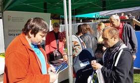 Pokaż zdjęcie: Stoisko