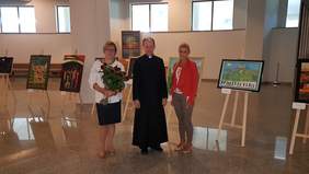 Marta Mordarska – dyrektor Oddziału Małopolskiego PFRON, Ks. dr Franciszek Ślusarczyk - Rektor Sanktuarium Bożego Miłosierdzia w Łagiewnikach, Joanna Kołdras – pracownik Oddziału Małopolskiego PFRON