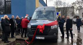 Pokaż zdjęcie: uroczyste przekazanie samochodu 