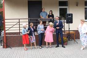 Pokaż zdjęcie: Uczestnicy imprezy integrującej osoby niepełnosprawne pn.: „Pożegnanie Lata w Muzycznych Klimatach”