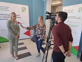 Pani Magdalena Miękczyńska - obsługująca punkt CIDON - udziela wywiadu
