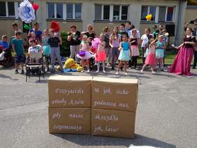 Uczniowie Zespołu Szkolno-Przedszkolnego z Oddziałami Integracyjnymi w Orłach świętują Dzień Dziecka