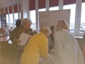 Pokaż zdjęcie: Oblegane stoisko PFRON