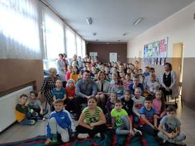 Pokaż zdjęcie: Wspólne pamiątkowe zdjęcie