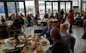 Pokaż zdjęcie: uczestnicy spotkania wigilijnego - opłatek 2017