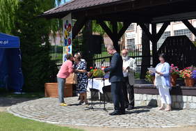 Pokaż zdjęcie: Wręczanie nagród uczestnikom Pleneru