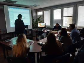 Pokaż zdjęcie: W trakcie szkolenia promowany był również Punkt Konsultacyjny oraz narzędzia służące poprawie zatrudnienia osób z niepełnosprawnościami