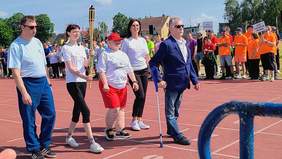 Pokaż zdjęcie: Wniesienie flagi przez reprezentantów zespołów sportowych