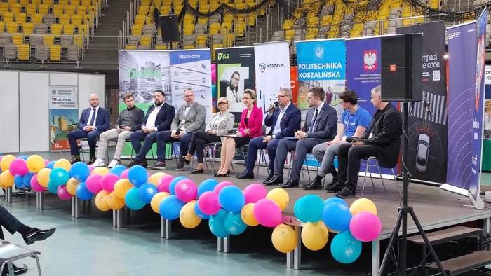 Pokaż zdjęcie: Debata