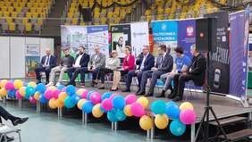 Pokaż zdjęcie: Debata