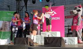 Pokaż zdjęcie: Wręczenie nagród biegaczom chorym na mukowiscydozę