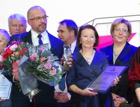 Pokaż zdjęcie: Zdjęcia pamiątkowe po wręczeniu nagród Kryształy Soli 2019