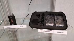 Zdjęcie sprzętu dostępnego w OWiT: wzmacniacz dźwięku z pętlą indukcyjną