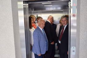 Pokaż zdjęcie: Pierwszy oficjalny przejazd windą