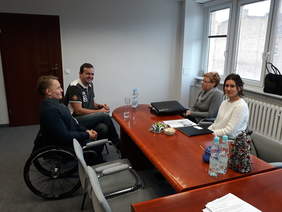 Pokaż zdjęcie: Informacji udzielały ekspertki OHP - doradca zawodowy Jolanta Olkiewicz oraz asystent EURES Karolina Kałużna