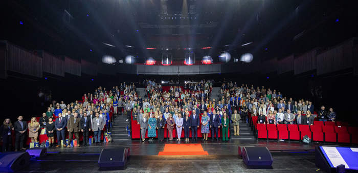 Pokaż zdjęcie: Uczestnicy Lubelskiego Forum NGO zdjęcie widowni, uczestnicy stoją