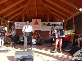 Plenerowa impreza integracyjna "Pożegnanie lata" w Iwoniczu Zdroju