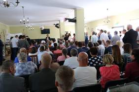 Pokaż zdjęcie: 20-lecie ŚDS w Rajkowach - uczestnicy spotkania