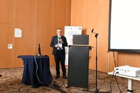 Pokaż zdjęcie: Maciej Miłkowski, Podsekretarz Stanu w Ministerstwie Zdrowia, wystąpienie podczas centralnego seminarium podsumowującego pt. Rehabilitacja kompleksowa w systemie opieki zdrowotnej