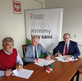 Pokaż zdjęcie: Nowa umowa podpisana