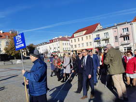 Uczestnicy Marszu Białej Laski w Białymstoku.