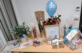 Kawity i upominki, otrzymane od gości