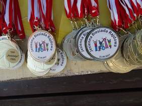 Pokaż zdjęcie: Medale dla zwycięzców poszczególnych konkurencji