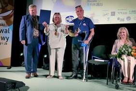 Pokaż zdjęcie: Wręczanie nagórd