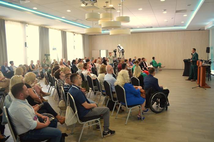 Pokaż zdjęcie: Uczestnicy konferencji