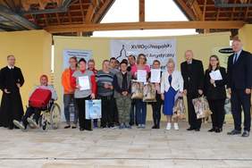 Pokaż zdjęcie: Uczestnicy Festiwalu „Bez Barier"