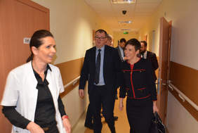 Pokaż zdjęcie: Zwiedzanie Domu Pomocy Społecznej w Pleszewie przez Annę Skupień, dyrektor Oddziału Wielkopolskiego PFRON oraz władze samorządowe