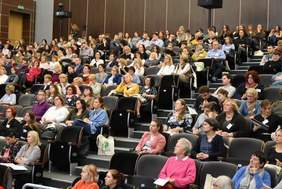 Pokaż zdjęcie: Uczestnicy konferencji pn.: „(Nie)zależność” poświęconej podmiotowości osób z niepełnosprawnością intelektualną