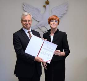 Pokaż zdjęcie: ftp/zdjecia/Krzysztof_Michalkiewicz_i_Elzbieta_Rafalska.jpg